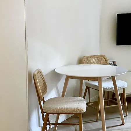 By Juliz - Location At The & In Center! Apartment *